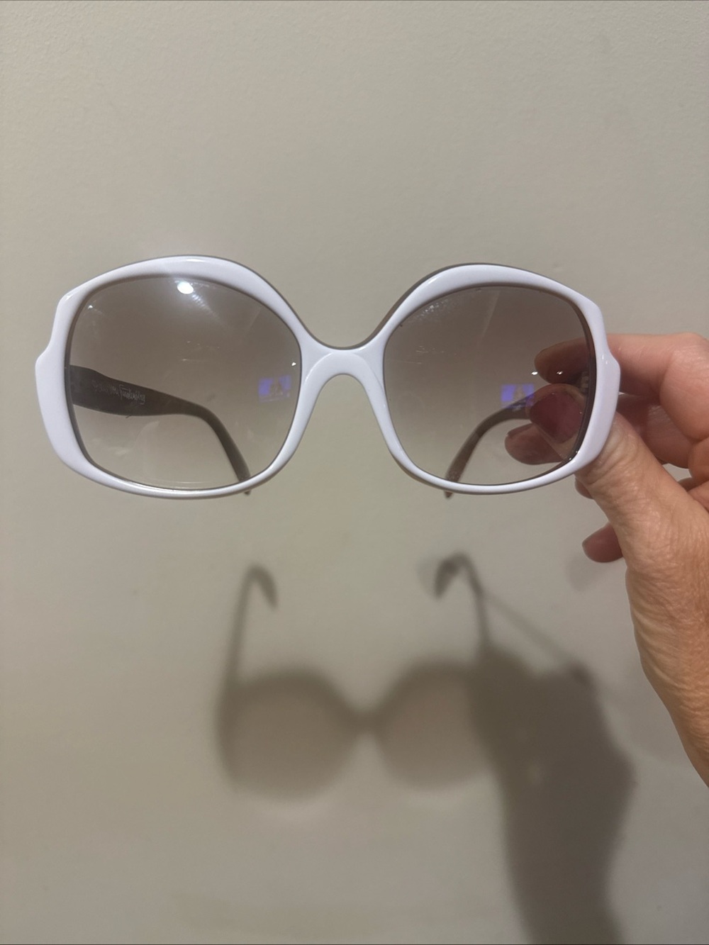 Vintage Diane Von Furstenberg sunglasses White/Tortoise shell Mod Frames 57-19